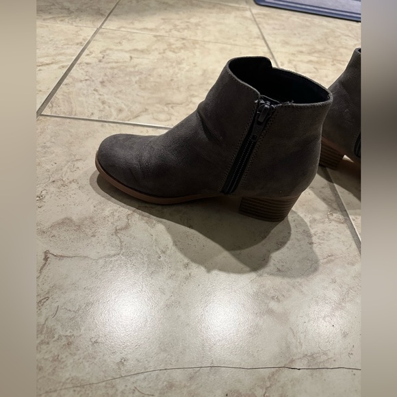 The Childrens Place Booties - Picture 7 of 11